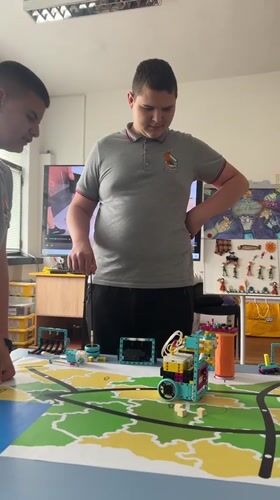 Students conduct LEGO robotics workshop in Zlatograd school