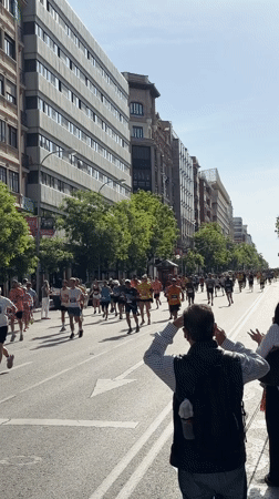 Marathon runners take to Madrid streets in morning race