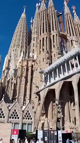Sagrada Familia documented under clear skies, construction continues
