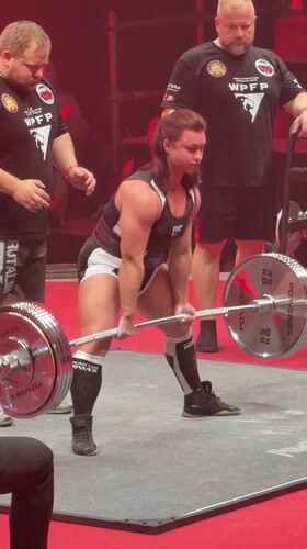 Powerlifting meet underway in Khimki with heavy deadlift attempts