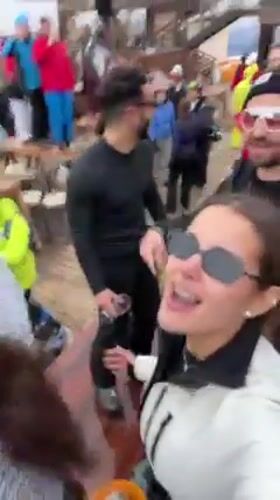 Snowy après-ski party draws crowds at French resort