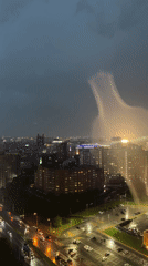 Thunderstorm sweeps through Novosibirsk amid golden skies and lightning