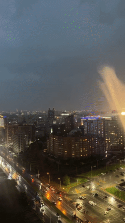 Thunderstorm sweeps through Novosibirsk amid golden skies and lightning
