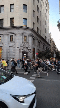 Madrid street intersection bustling during late afternoon hours