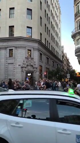 Madrid street intersection bustling during late afternoon hours