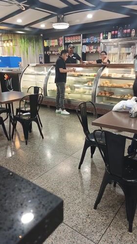 Evening life documented across Tinaquillo, Venezuela on April 17