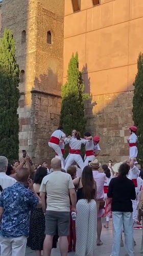 Traditional human towers and giant puppets draw crowds in Barcelona