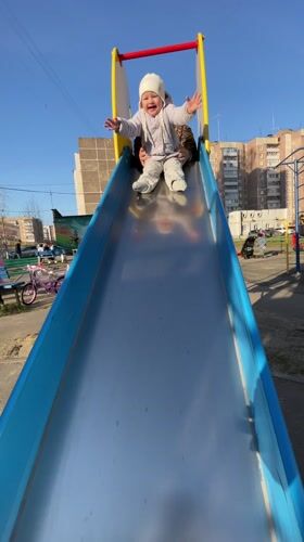 Family moments captured in Ulyanovsk: playground visit, children's performance