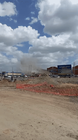 Building fire draws emergency response in urban district