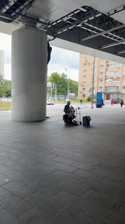 Selfies and street music at a Moscow architectural landmark