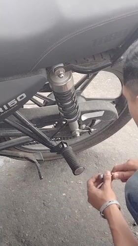 Evening life documented in Tinaquillo: motorcycle repair, cooking, flora