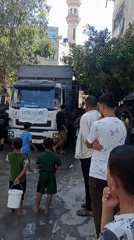Aid distribution draws crowds in Gaza neighborhood streets