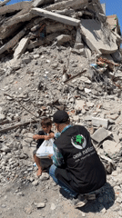 Food handouts amid rubble in Gaza