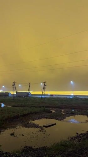 Unusual yellow sky phenomenon observed in Sarapul, Russia