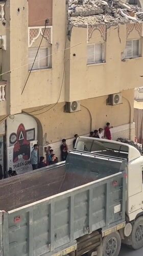 Building damage documented in Khan Yunis street scene