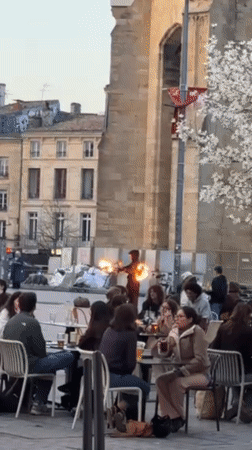 Evening dining and street scenes documented in Bordeaux, France