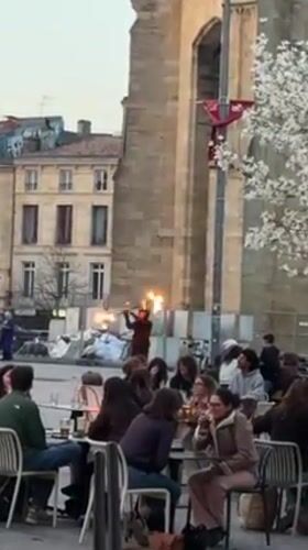 Evening dining and street scenes documented in Bordeaux, France