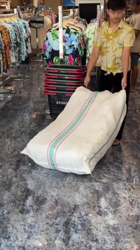 Late night activity observed at clothing store in Kampung Toyapakeh
