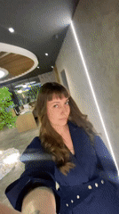 Woman takes multiple selfies in Votkinsk spa, child screams