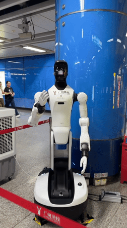 Humanoid robot spotted at Guangzhou subway station