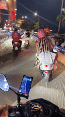 Motorbike navigation and street food captured in Đà Nẵng