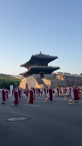 Buddhist monks hold lantern procession near Seoul's Namdaemun Gate