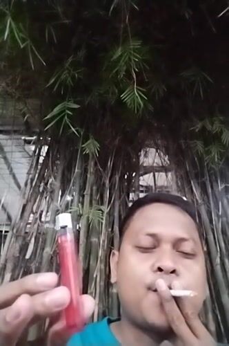 Man documents evening social outing in Lhokseumawe cafes