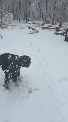 Child plays in snow as cleanup continues in Dmitrov