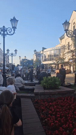 Live music and street sculptures on a Brest summer afternoon
