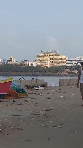 Debris clutters Mumbai beach near Lilavati Hospital