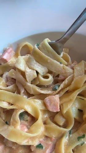 Lunch date documented at Dmitrov restaurant with pasta and flowers