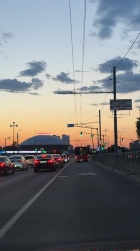 Dusk drive through Kazan captures evening traffic scene