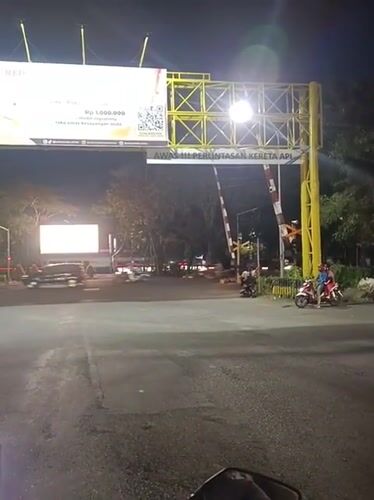 Night footage captures railway crossing scene in Surabaya