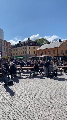 Outdoor gathering draws crowds to Uppsala town square
