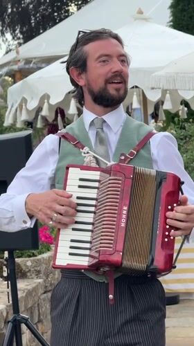 Accordion performance at a Cotswold manor outdoor event