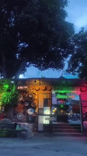 Evening nightlife scene captured at Baan Chaweng pubs