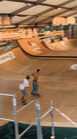 Indoor skate competition draws crowds in Prague
