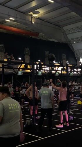 Indoor sports competition features wall ball exercises in Puebla