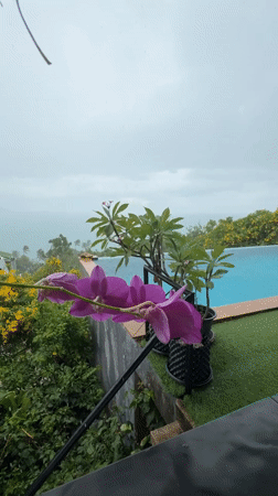 Heavy rainstorm hits Ko Samui coastal area with winds