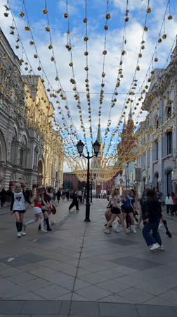 Choreographed street dance on a festive Moscow pedestrian boulevard