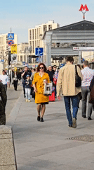 Morning commuter activity documented across central Moscow landmarks