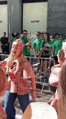 Cultural parade with coordinated performers draws crowds in Barcelona