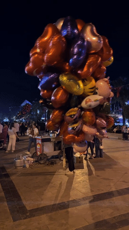 Nighttime concert draws crowds to Fethiye public square