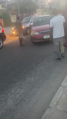 Minor multi-vehicle accident draws crowd in Ado, Nigeria