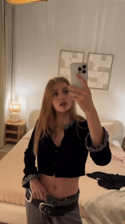 Woman documents Abu Dhabi visit with bedroom selfies