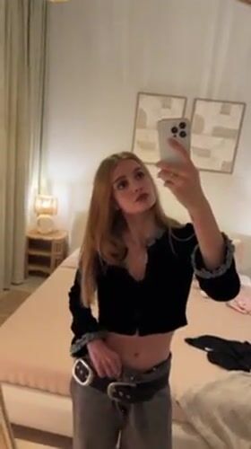 Woman documents Abu Dhabi visit with bedroom selfies