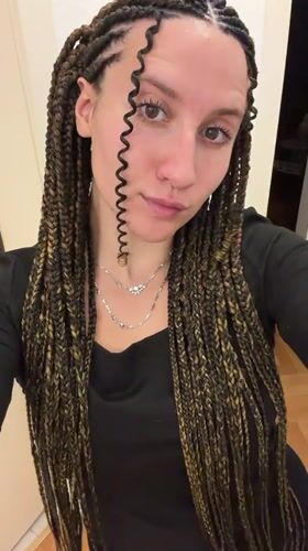 Woman takes selfies in Munich wearing black outfit