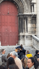 Street musician draws crowd on Paris building steps