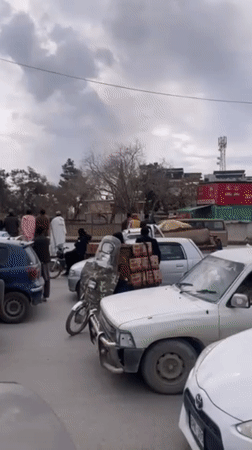Morning traffic jam clogs Quetta intersection near IT University