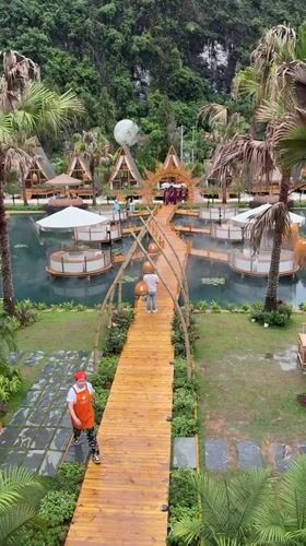 Tourist resort with floating restaurants documented in scenic Guilin